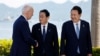 រូបឯកសារ៖ ប្រធានាធិបតីសហរដ្ឋអាមេរិក លោក Joe Biden នាយករដ្ឋមន្ត្រីជប៉ុន លោក Fumio Kishida និងប្រធានាធិបតីកូរ៉េខាងត្បូង លោក Yoon Suk Yeol នៅក្នុងកិច្ចប្រជុំកំពូល G7 នៅទីក្រុង Hiroshima ប្រទេសជប៉ុន កាលពីថ្ងៃទី ២១ ខែឧសភា ឆ្នាំ ២០២៣។ 
