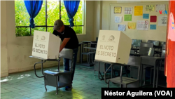 Las urnas abrieron en todo Ecuador a las 7:00 am hora local en esta segunda vuelta de elecciones generales, donde se espera que más de 13 millones y medio de ecuatorianos se acerquen a las urnas.