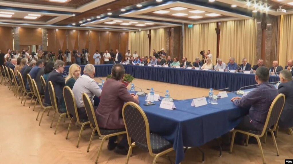Mbledhja e përbashkët e deputetëve demokratë të grupimeve Bardhi-Berisha
