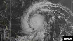 Uragan Beryl jača u snažnu oluju kategorije 4 kako se približava jugoistočnim Karibima.