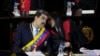 El presidente de Venezuela, Nicolás Maduro, escucha a la presidenta de la Corte Suprema, Gladys Gutiérrez, en la Corte Suprema de Caracas, Venezuela, el martes 31 de enero de 2023. (Foto AP/Ariana Cubillos)