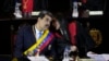 ARCHIVO - El presidente de Venezuela, Nicolás Maduro, a la izquierda, escucha a la presidenta de la Corte Suprema, Gladys Gutiérrez, durante una ceremonia que marca el inicio del año judicial en la Corte Suprema de Caracas, Venezuela, el 31 de enero de 2023.