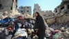 2024年7月10日，以色列军队在加沙城东部进行地面行动撤出社区后，一名巴勒斯坦妇女在检查损坏的情况。(路透社照片)