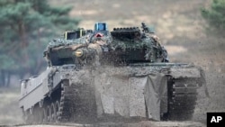 Tanku gjerman Leopard 2