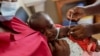 واکسین ملاریا ساخت دانشگاه اکسفورد برای نخستین بار اجازهٔ تطبیق یافت 