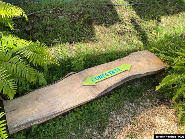 Pieces of wood were adapted in the solar forest as seats that at each end have connections to electricity. (Salome Ramirez/VOA)