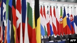 Bendera negara-negara anggota Uni Eropa di Parlemen Eropa, Strasbourg, 14 Maret 2023. (FREDERICK FLORIN/AFP)