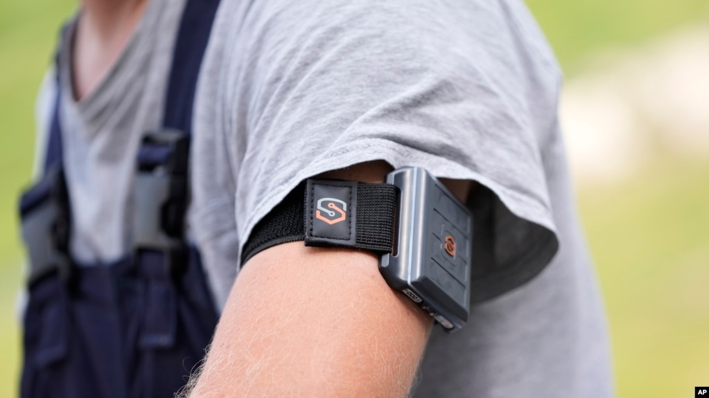 A SlateSafety armband is worn by Wyatt Fischer, a furnace mason employee at Cardinal Glass, Thursday, Aug. 22, 2024, in Menomonie, Wis. (AP Photo/Abbie Parr)