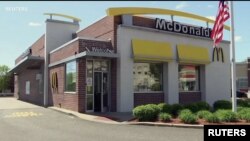 مکدونالد یکی از رستوران‌های مشهور  فست فود یا غذاهای آماده شده در ایالات متحده و جهان غرب 