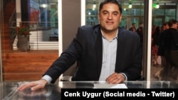 İstanbul doğumlu 53 yaşındaki Cenk Uygur ABD’de başkan aday adayı olduğunu açıklayan ilk Türk asıllı Amerikalı oldu.