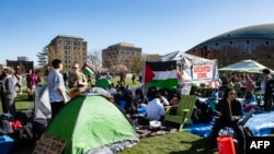 امریکی طلبہ کے فلسطینیوں کے حق میں مظاہرے، پولیس کی پکڑ دھکڑ
