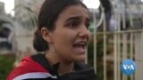 Jovens palestinianos entram em confronto com a polícia em Ramallah, Cisjordânia