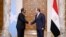 Presiden Mesir Abdel Fattah al-Sisi (kanan) menyambut Presiden Somalia Hassan Sheikh Mohamud, di Istana Ittihadiya di Kairo, pada 21 Januari 2024. Hubungan Mesir dan Somalia kini semakin membaik.