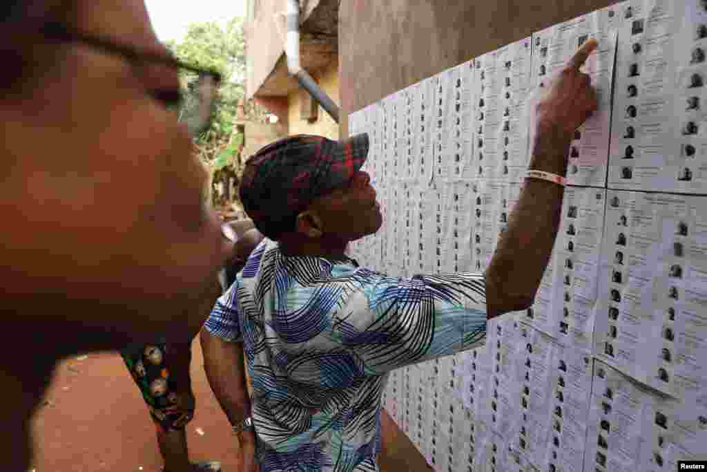 People looks for their names on voters list put up on a wall at a polling unit, during Nigeria&#39;s Presidential election in Agulu, Anambra state, Nigeria February 25, 2023.&nbsp;