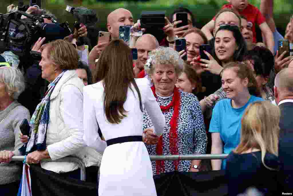 Britain's Catherine, Princess of Wales, meets well-wishers during a walkabout on the Mall outside Buckingham Palace ahead of the coronation of Britain's King Charles and Camilla, Queen Consort, in London, Britain.