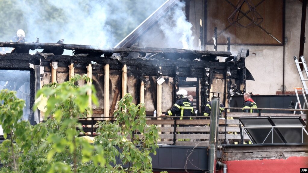 法国东部温岑海姆镇一处度假别墅发生火灾。（2023年8月9日）(photo:VOA)