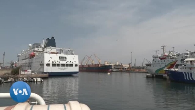 Le navire de l'expédition Plastic Odyssey à Dakar
