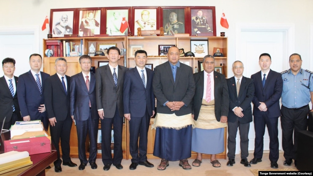 太平洋岛国汤加首相胡阿卡瓦梅利库2024年4月4日会见到访的中国公安部专家组成员。（照片来自汤加政府网站）(photo:VOA)
