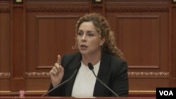 Deputetja Olta Xhaçka gjatë fjalës së saj në parlament