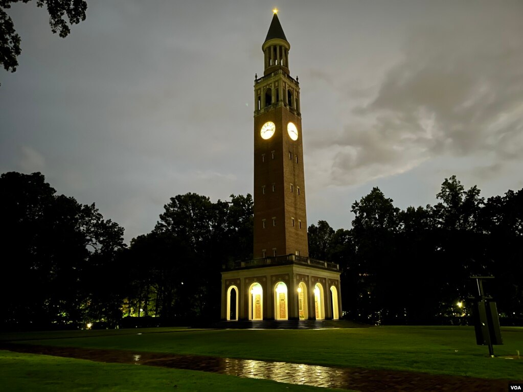 北卡罗莱纳大学教堂山分校的钟楼。(2023年8月29日)(photo:VOA)