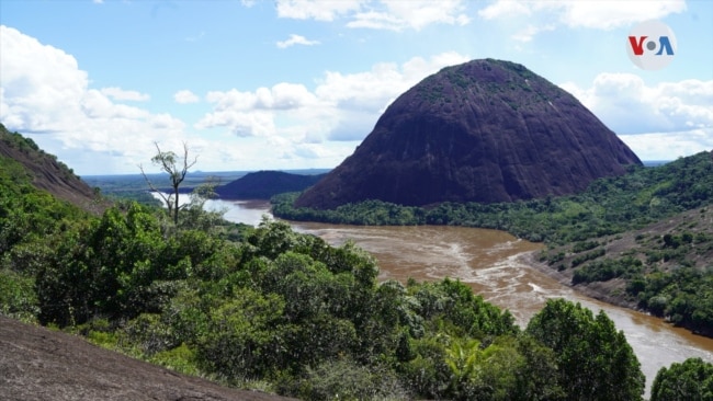 En lengua indígena, Guainía es "tierra de muchas aguas" por los centenares de ríos que cruzan su territorio. [Foto: Federico Buelvas, VOA]