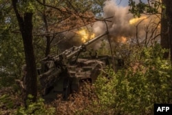 27일 우크라이나 도네츠크 전선에서 제55포병여단 소속 우크라이나 군이 러시아 진지를 향해 프랑스산 세자르 자주포를 발사하고 있다.
