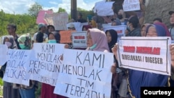 Masyarakat Pulau Rempang, Batam, Provinsi Kepulauan Riau, menolak relokasi imbas proyek Rempang Eco City, 10 Januari 2024. (Courtesy: Dokumen pribadi masyarakat Rempang)