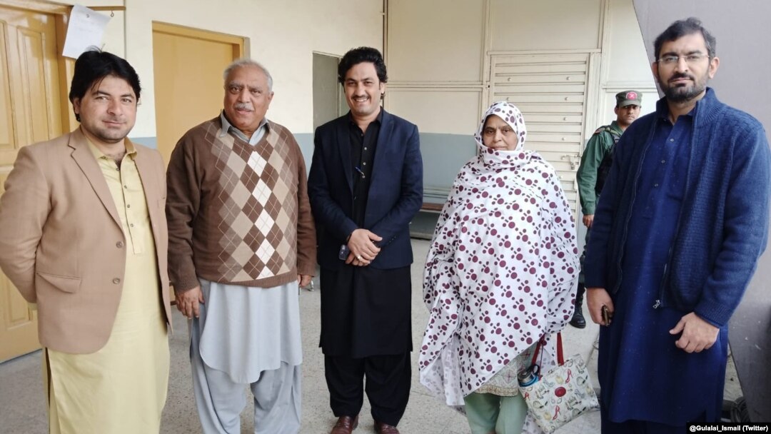عدالت نےبدھ کو پروفیسر اسماعیل اور ان کی اہلیہ کو بری کرنے کے احکامات جاری کرتے ہوئے فیصلے میں کہا کہ استغاثہ ملزمان کے خلاف لگائے گئے الزامات ثابت نہیں کر سکا۔
