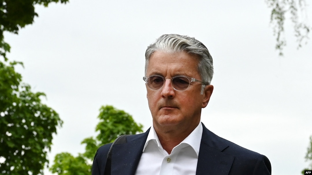 Rupert Stadler, mantan CEO mobil Jerman Audi, tiba di pengadilan regional di Munich, Jerman selatan, 27 Juni 2023. (Christof STACHE / AFP)