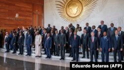 Photo de groupe des dirigeants lors de la 36e session ordinaire de la Conférence de l'Union africaine (UA) à Addis-Abeba, en Éthiopie, le 18 février 2023.