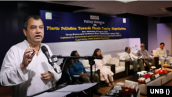 ঢাকায় পরিবেশ ও সামাজিক উন্নয়ন সংস্থা (ই্এসডিও) আয়োজিত ‘প্লাস্টিকসংক্রান্ত চুক্তির আলোচনার প্রেক্ষাপটে প্লাস্টিক দুষণ’ শীর্ষক পলিসি ডায়ালগে বক্তব্য রাখছেন, জাতীয সংসদে পরিবেশ, বন ও জলবায়ু পরিবর্তন মন্ত্রণালয় সম্পর্কিত স্থায়ী কমিটির সভাপতি সাবের হোসেন চৌধুরী। ৩০ অগাস্ট, ২০২৩। 