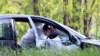 Forenzičari tragaju za dokazima u automobilu u selu Dubona, oko 50 kilometara južno od Beograda, 5. maj 2023.