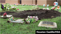 Algunas funerarias en Managua otorgan lotes para sepultar a sus difuntos en cuotas para amortiguar los costos. Foto: Archivo, Houston Castillo, VOA