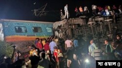 ভারতে করমণ্ডল এক্সপ্রেস দুর্ঘটনা। 