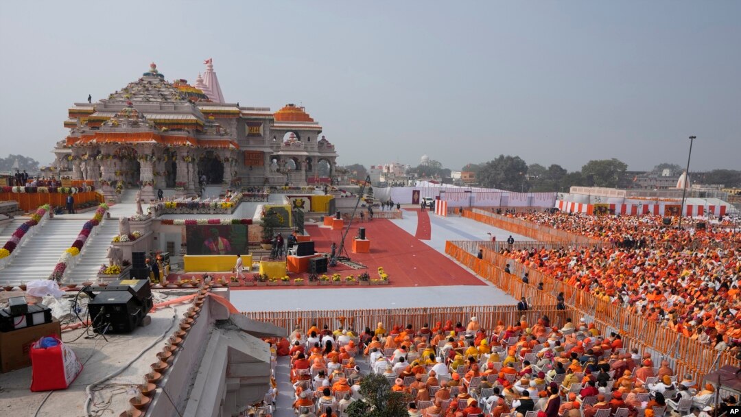 Pembukaan kuil yang didedikasikan untuk Dewa Ram Hindu di Ayodhya, India, Senin, 22 Januari 2024. (AP/Rajesh Kumar Singh)