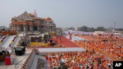 Pembukaan kuil yang didedikasikan untuk Dewa Ram Hindu di Ayodhya, India, Senin, 22 Januari 2024. (AP/Rajesh Kumar Singh)