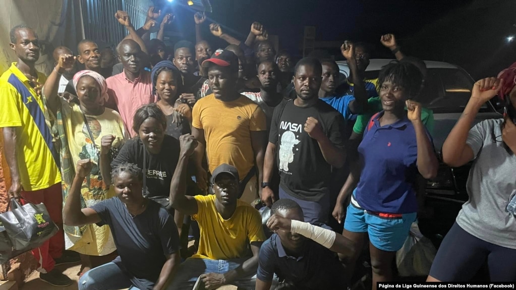 Alguns dos manifestantes detidos durante a marcha da Frente Popular no dia 18 em Bissau, depois da libertação a 19 maio 2024