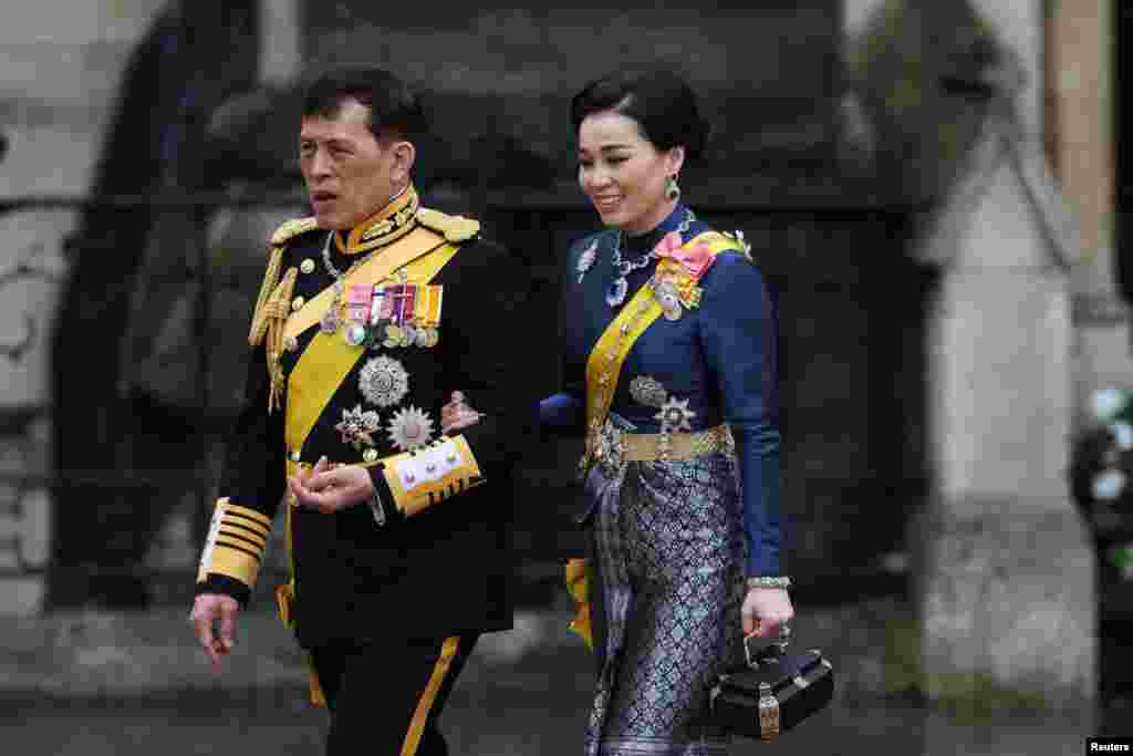 El rey tailandés Maha Vajiralongkorn y la reina Suthida llegan para asistir a la coronación del rey Carlos y la reina Camila de Gran Bretaña.&nbsp;