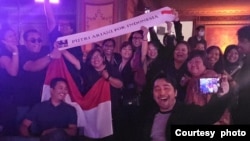 Para penonton Indonesia turut mendukung Putri Ariani di America's Got Talent (dok: Yafi Fayruz)