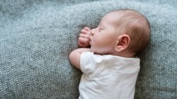 د لندن پولیسو ویلي چي ماشومه په کڅوړه کې په یوه ټوټه کې پېچل شوې وه، او اوس یې په روغتون کې روغتیايي حالت ښه دی.  (عکس:‌ ارشیف)