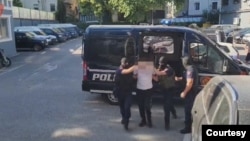 Policia shqiptare gjatë operacionit për arrestimin e të dyshuarve