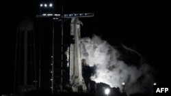 Roket SpaceX Falcon 9 dengan pesawat ruang angkasa Crew Dragon menjelang peluncuran dari pad 39A di Kennedy Space Center NASA di Cape Canaveral, Florida, 27 Februari 2023. (Jim WATSON / AFP)