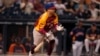 El venezolano José Altuve corre con un elevado durante el segundo inning de un juego de exhibición de béisbol contra los Astros de Houston, el miércoles 8 de marzo de 2023 en West Palm Beach, Florida.