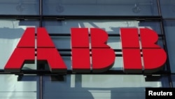 资料照：ABB公司在瑞士苏黎世办公楼上的标识 （2020年9月10日）