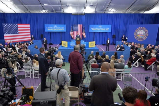 El presidente Joe Biden pronuncia un discurso durante un evento en una YMCA en Goffstown, New Hampshire, el 11 de marzo de 2024.