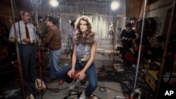 Gambar yang dirilis oleh ABC Studios ini menunjukkan Brooke Shields muda dalam sebuah adegan dari serial dokumenter "Bayi Cantik: Brooke Shields".  (Berita ABC melalui AP)