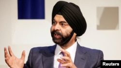 Le président-directeur général de Mastercard, Ajay Banga, s'adresse aux participants lors d'un sommet sur la cybersécurité à New York, aux États-Unis, le 31 juillet 2018.