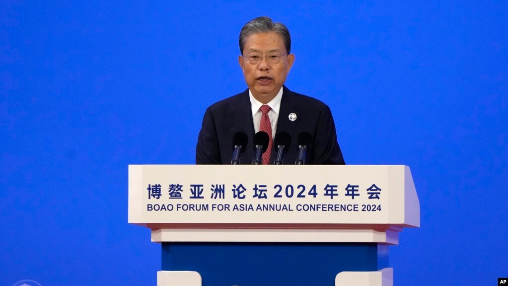 中国全国人大委员长赵乐际在博鳌亚洲论坛2024年会上讲话。（2024年3月20日）(photo:VOA)