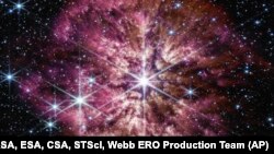 资料照片：韦伯望远镜于2022年6月捕捉到的WR124恒星垂死画面。