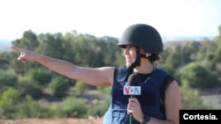 La periodista Celia Mendoza reporta desde Israel, durante su cobertura del conflicto tras los ataques de Hamás en octubre del 2023.